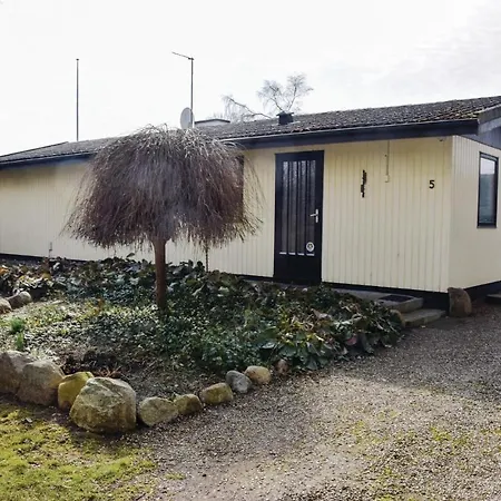 Three Bedroom Holiday In *